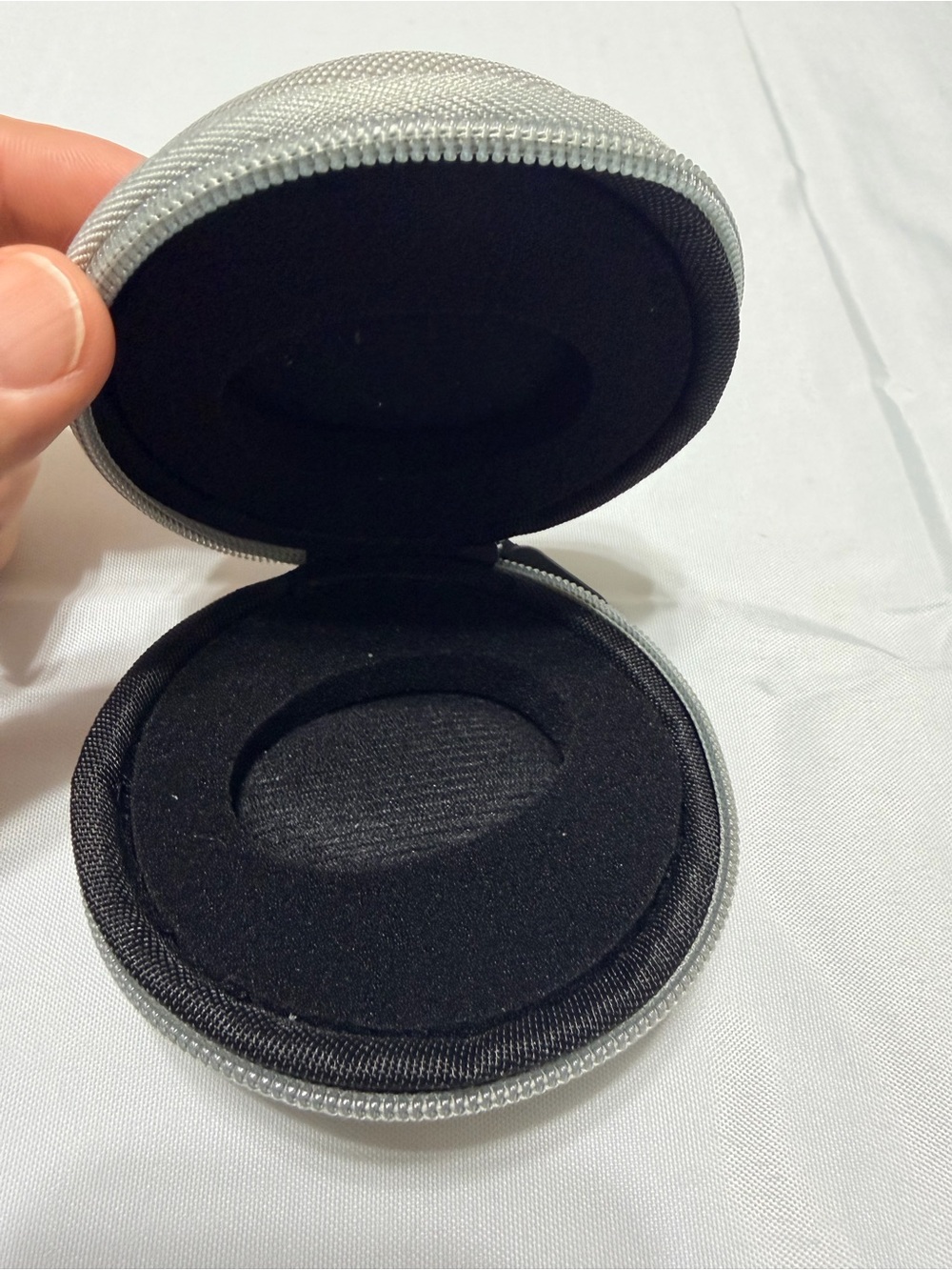 Invicta Silver Textured Round Travel Watch Case - Picture 3 of 3